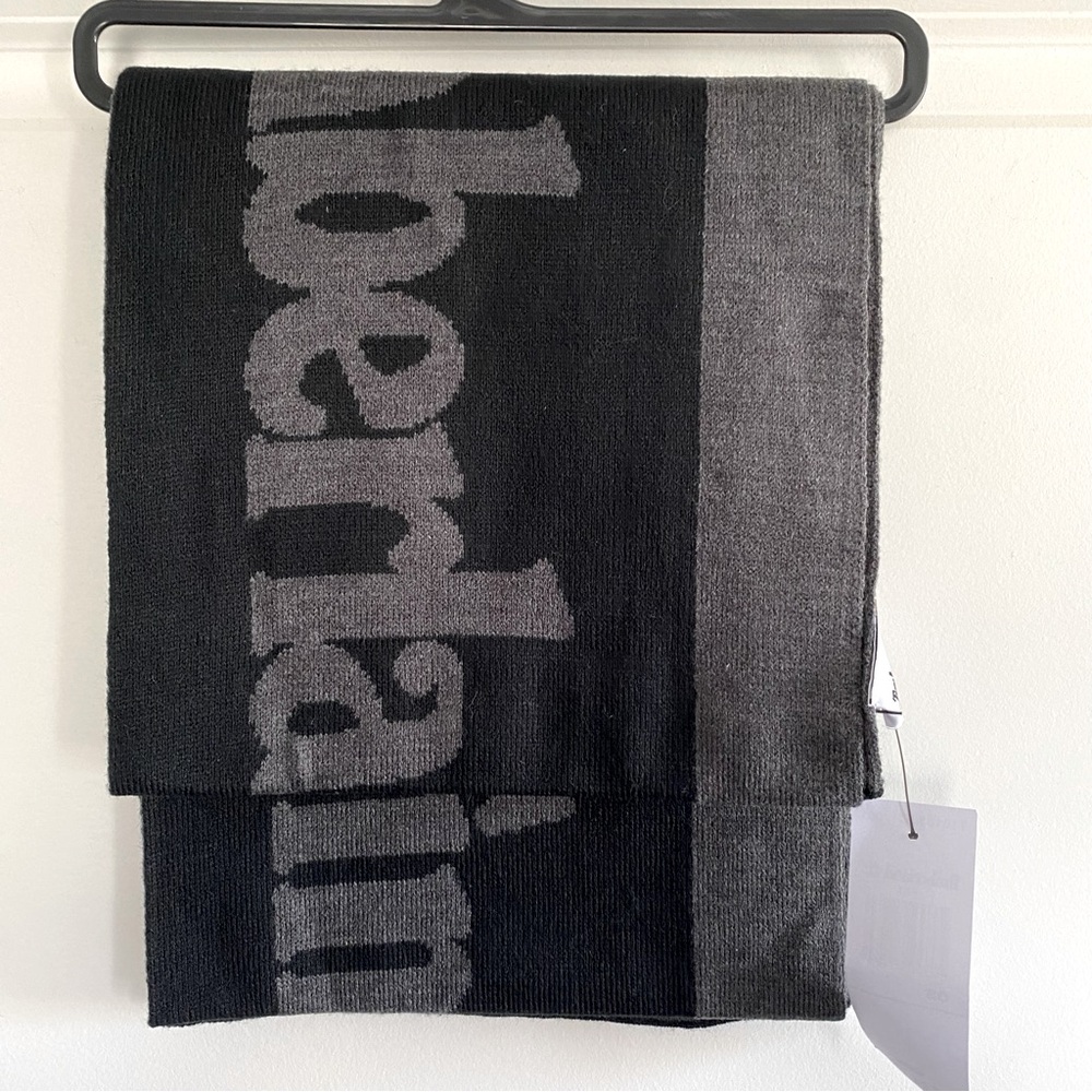 TIMERBERLAND Men’s Graphic Logo Scarf Black & Gray